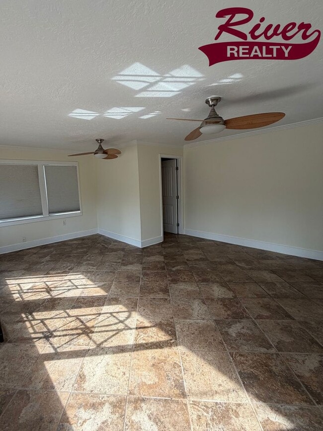 Building Photo - Brick home in Augusta!