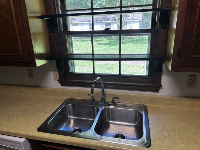 Building Photo - 1601 Cedarbrook Dr