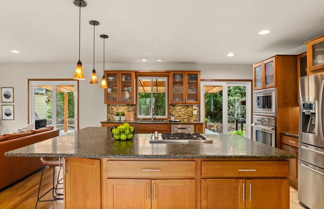 Building Photo - Stunning Portland Home with Open Floor Plan, Gourmet Kitchen, and Spa-Like Bathroom!