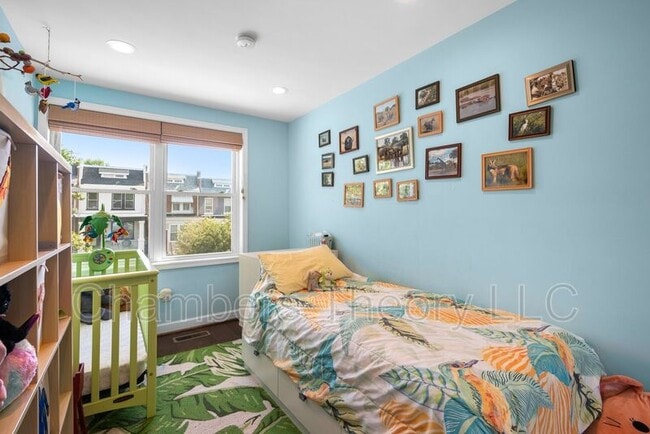 Building Photo - 1275 Oates St NE