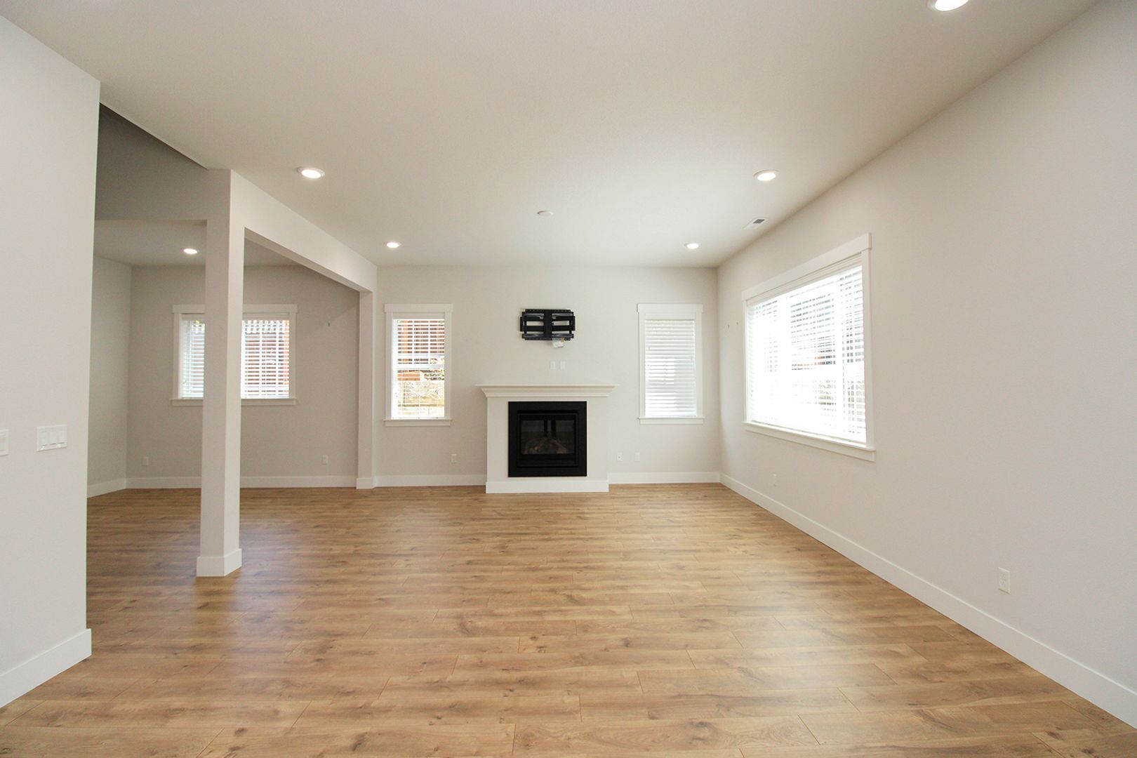 Building Photo - 16576 SW Sunshine Coast St