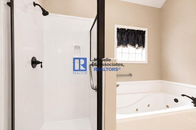 Building Photo - 3 Bed / 2 Bath Home on the Water in Ashbrooke