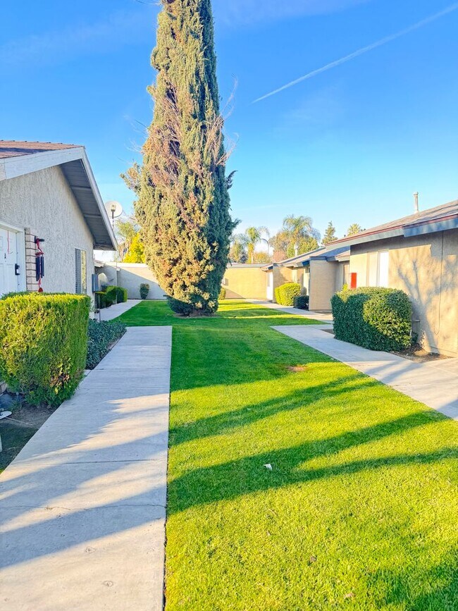 Building Photo - 7900 N Laurelglen Blvd