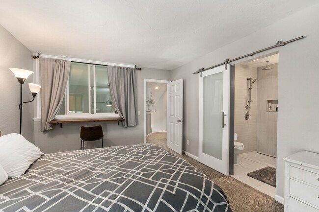 Building Photo - Fully furnished- North Mission 2 bed 2.5 baths - 6 houses from the beach.