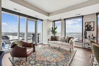 Living Room - North Loop Green 360