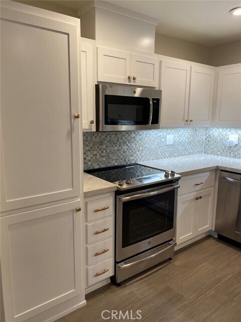 Building Photo - 128 N Yale Ave