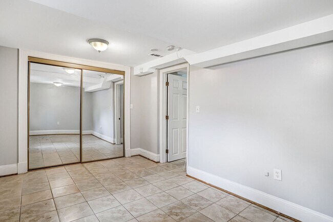 Building Photo - 2BR Basement Apartment | Brightwood