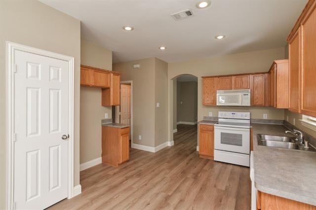 Building Photo - 9810 Walnut Hill Dr