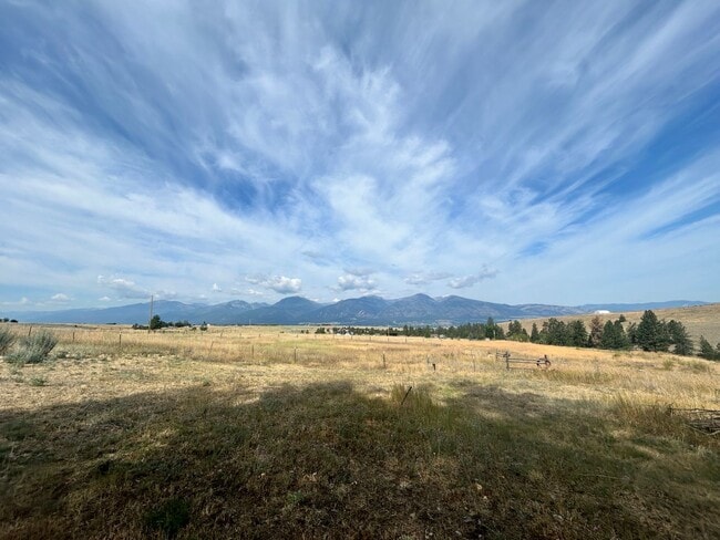 Building Photo - 3 Bed, 2 Bath Home on 5 Acres – Florence, ...