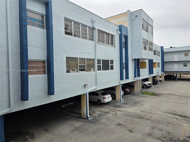 Building Photo - 1555 W 44th Pl