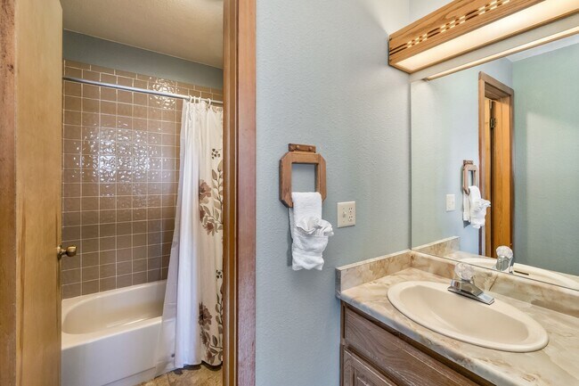 Building Photo - Long Term Rental- Snowscape Condos #50