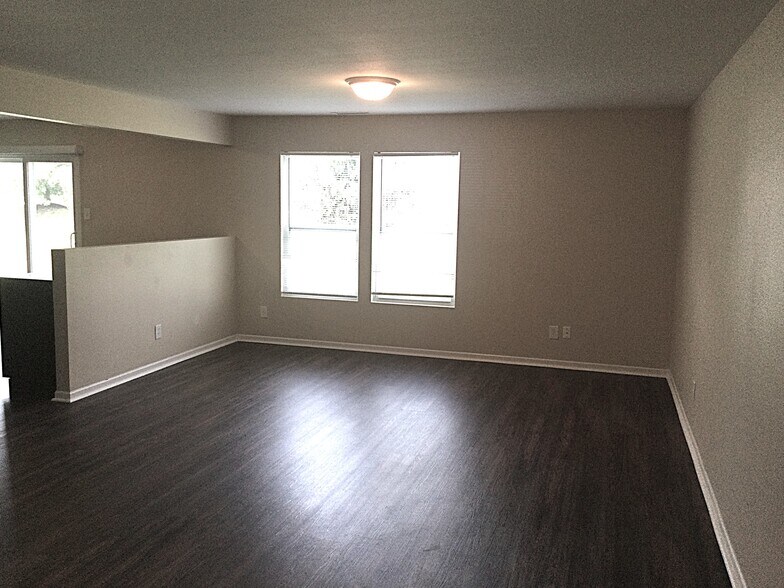 Building Photo - 3244 Underwood Dr