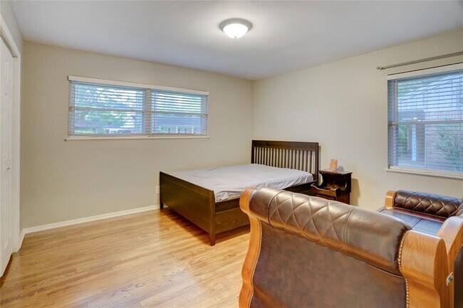 Building Photo - 11102 Atwell Dr