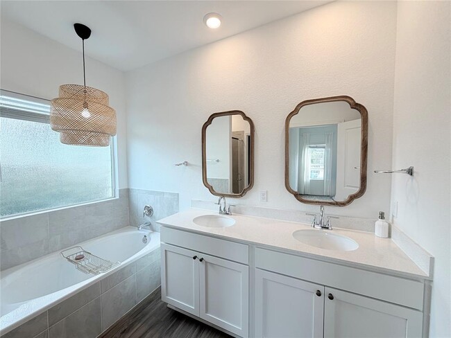 Building Photo - 928 Legends Ln