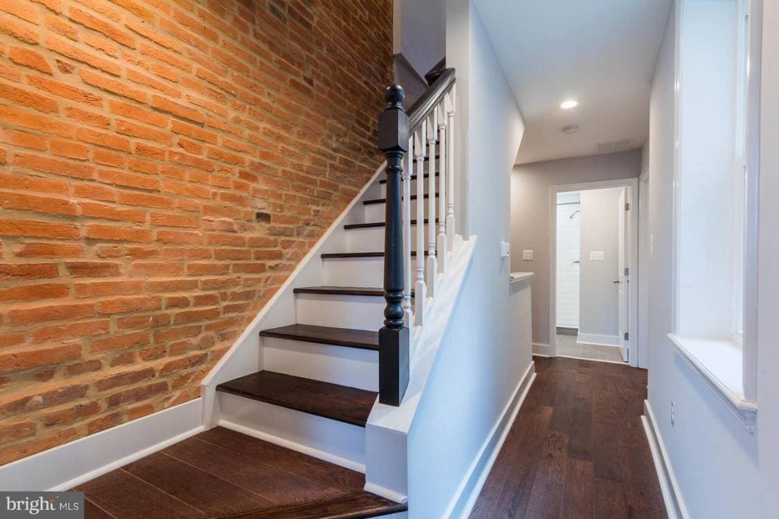 Building Photo - 9 E Fort Ave