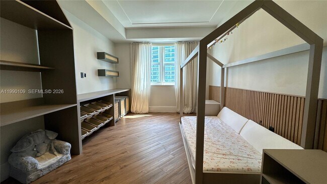 Building Photo - 20000 E Country Club Dr