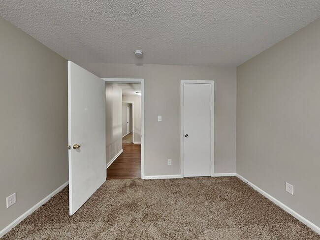 Building Photo - 1431 Lantana Dr