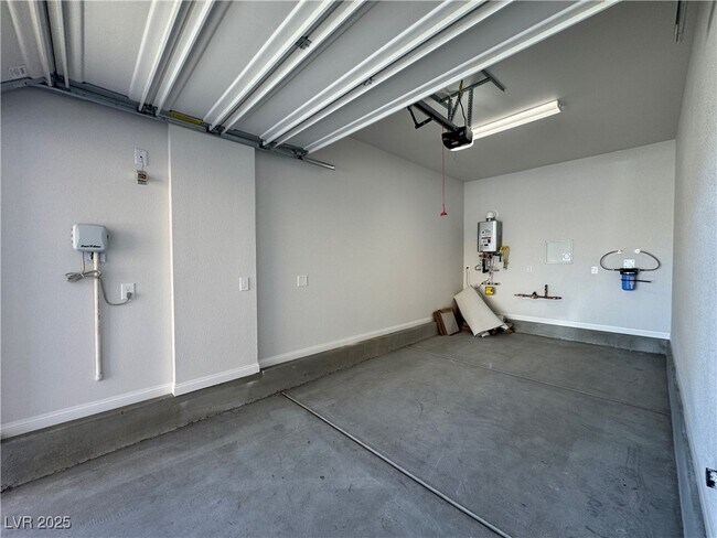 Building Photo - 1823 Passerine St