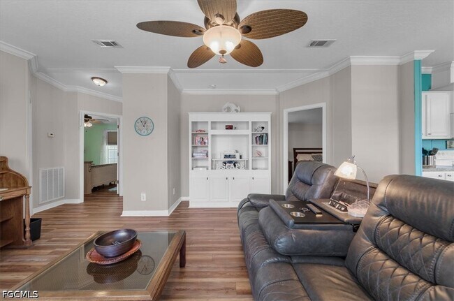 Building Photo - 701 Coral Dr