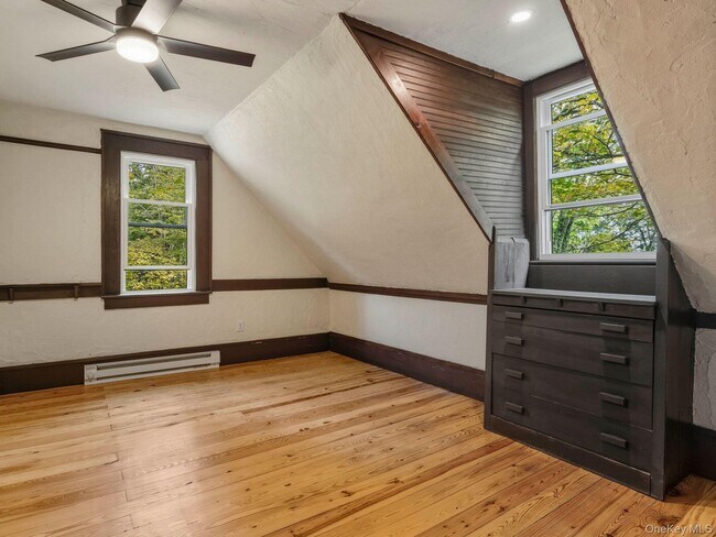 Building Photo - 5 Riverby Ln