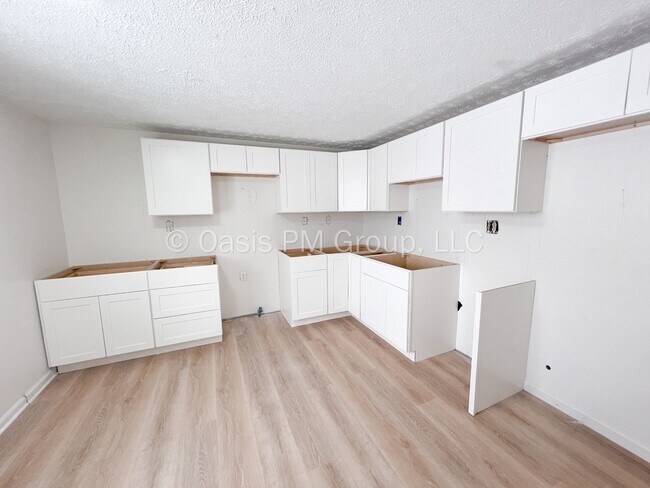 Building Photo - 3983 Lynward Rd