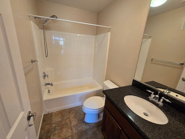 Building Photo - Luxury Tri-Level Townhome – Terraces at Es...