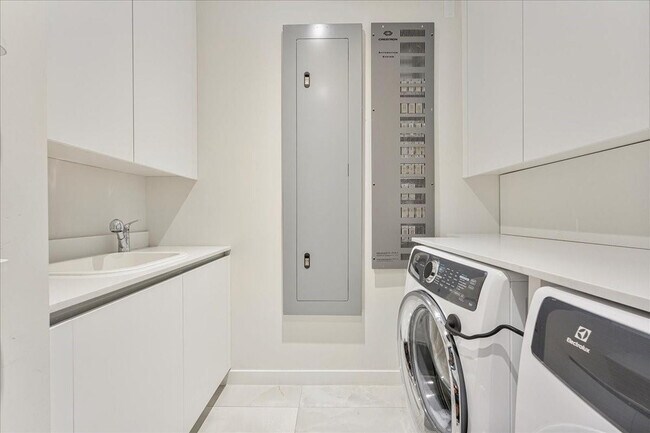 Building Photo - 1180 N Federal Hwy