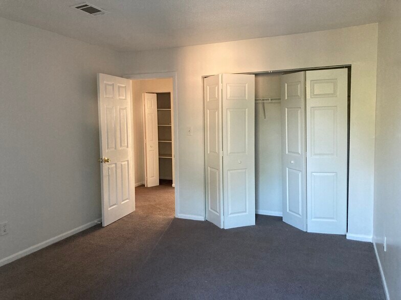 Bedroom 2 - 2022 Oak Park Ln