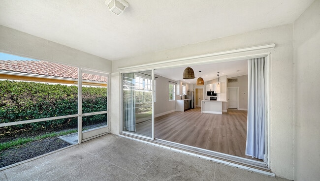 Building Photo - 5533 Avellino Pl