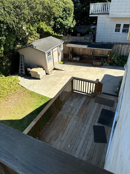 Deck/Backyard - 746 Newton St