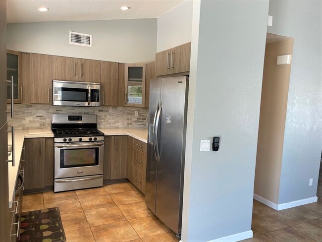 Building Photo - 3+ bedroom, 2 bath pool and spa home