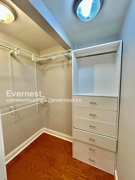 Building Photo - 1807 Dresden Dr NE