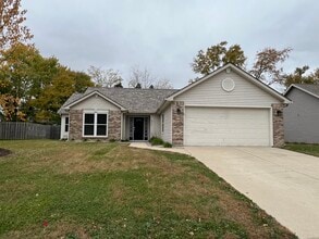 Building Photo - 2220 Bobolink Dr