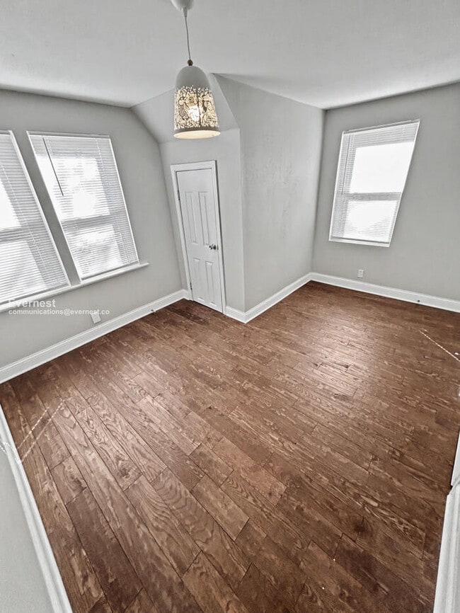 Building Photo - University City Charm Meets Modern Comfort / 4 Beds & 2 Baths / Available Now!