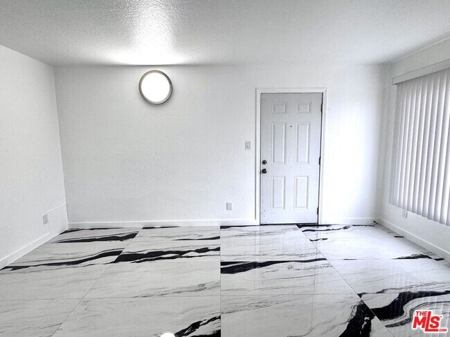 Building Photo - 1630 W 104th St