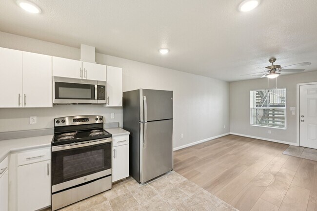 Building Photo - 254 Plez Morgan Dr