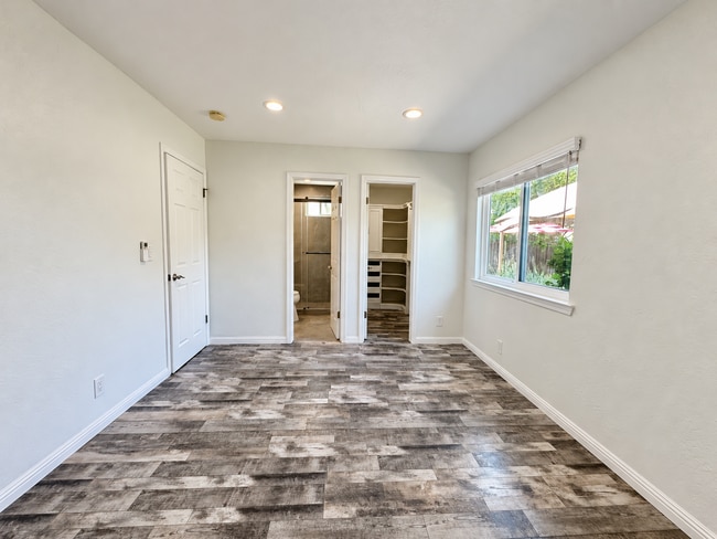 Building Photo - 636 Buckeye Dr