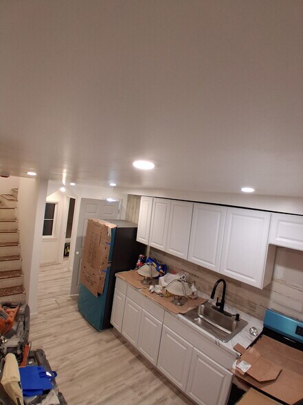 Building Photo - 1658 W Riverside Dr