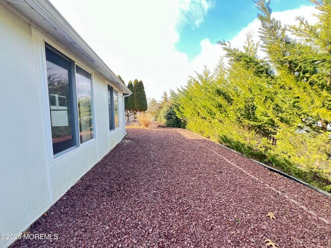 Building Photo - 9 Westport Dr