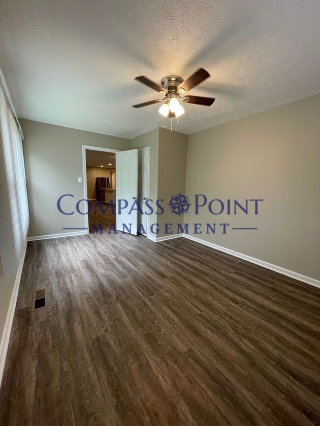Building Photo - Newly Renovated Just For You!