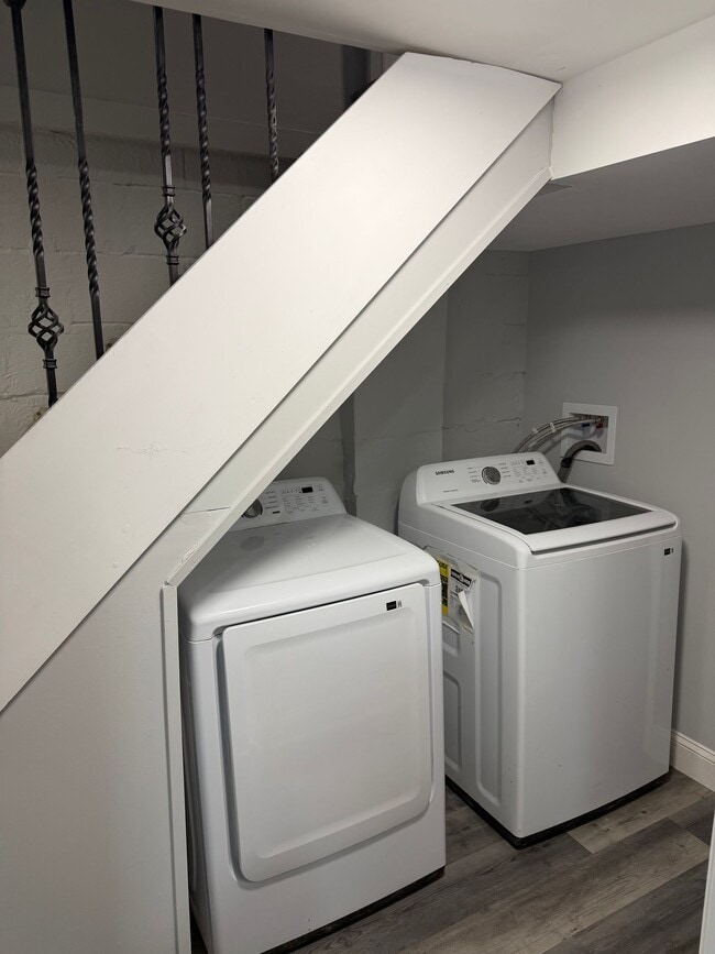 Building Photo - 1271 Limit Ave