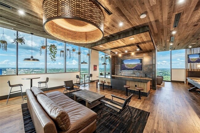 Building Photo - 84 East Ave