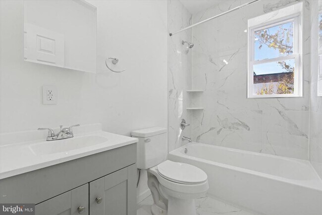 Building Photo - 3827 Cambridge St