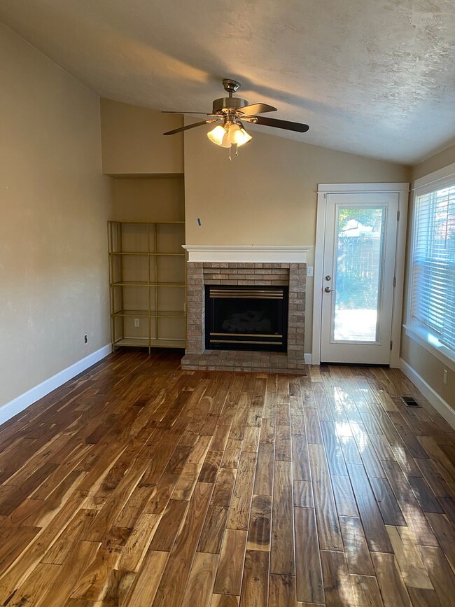 Building Photo - Prime Location - 3Bdrm / 2 Bath House - Wa...