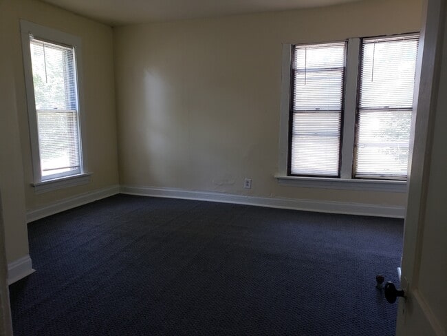 Building Photo - 402 Denver St