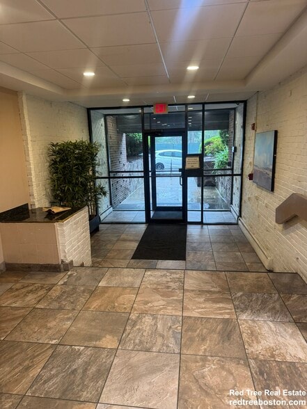 Primary Photo - 16 Whites Ave