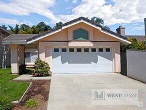 Building Photo - Gorgeous 2-bed/2-bath desirable part of La...