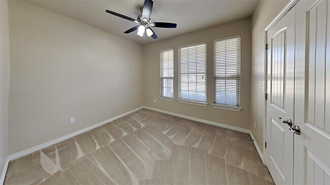 Building Photo - 11004 SW 38th Cir