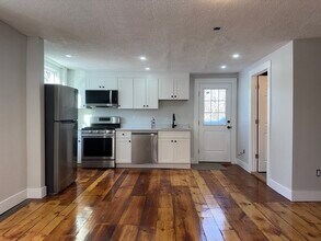 Building Photo - 25 Pine St