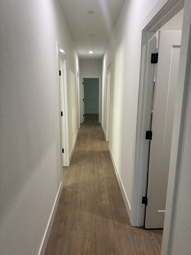 Building Photo - Newly built homes with City of Redding solar!